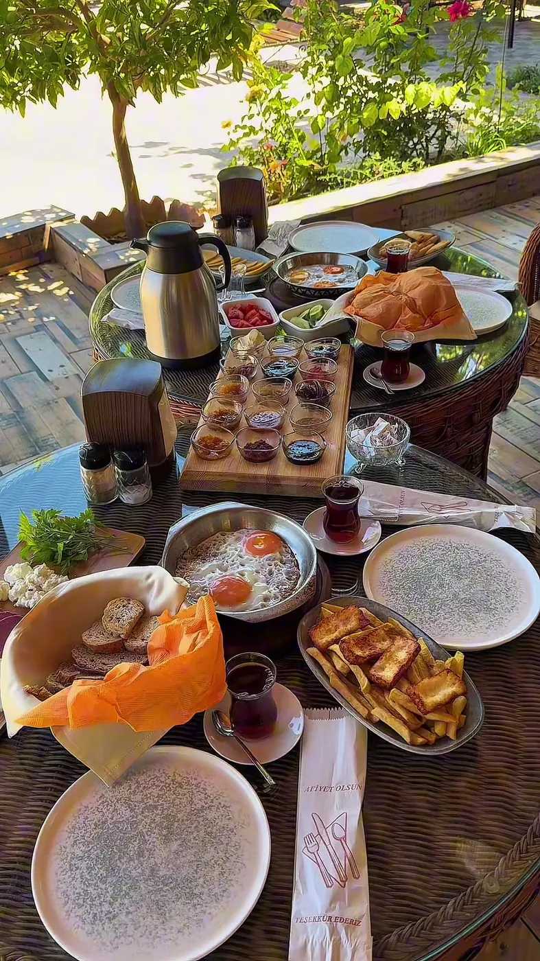 Zyprisches Frühstück im Garten